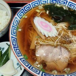 ラーメン半ライス 800円（600円＋200円）