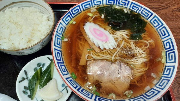 「ラーメン半ライス 800円（600円＋200円）」@そば処 大むら 東伊興町店の写真