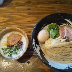 はやぶさ流つけ麺（味玉付き）