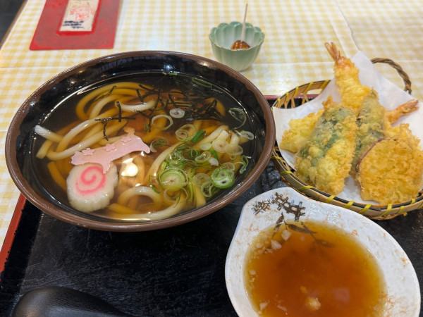 「天かけうどん」@和食のじょうやま ベルシャイン伊那店の写真
