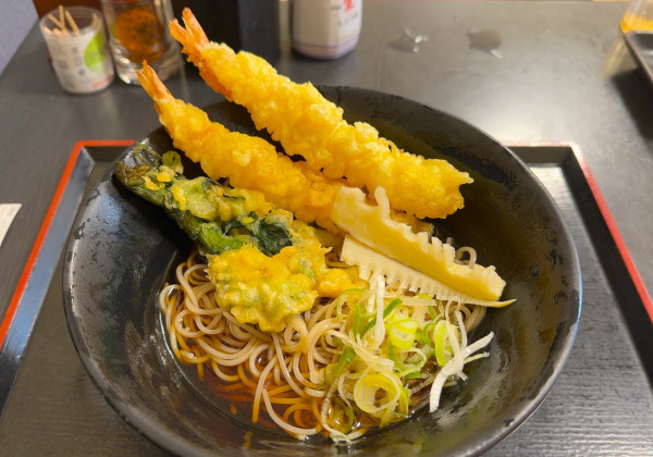 「菜の花天そば(720円)+海老天(クーポン)」@ゆで太郎 平河町店の写真