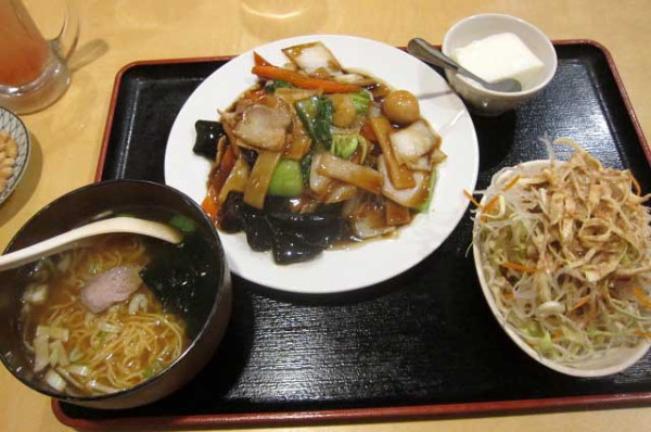 「醤油半ラーメンその他のセット　450円」@花彫酒家の写真