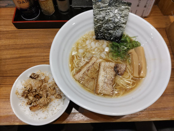 「煮干し中華そば+ミニ焼豚ご飯」@煮干し中華そば 麺屋 芝乃の写真