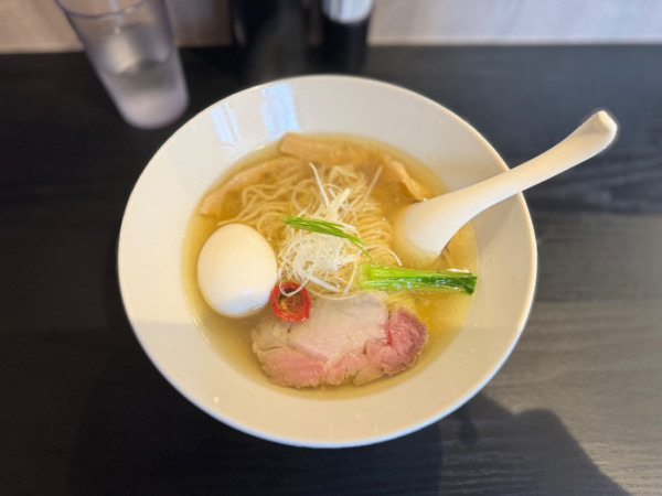 「塩らーめん 900円＋サービス味玉」@らーめん寛の写真