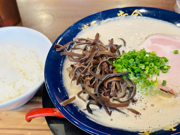 「泡系豚骨ラーメン ライスセット 他 1,300円」@博多一幸舎 総本店の写真