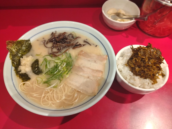 「本場博多ラーメン¥650+無料ライス」@本場博多ラーメン せまかっちゃん 神田店の写真