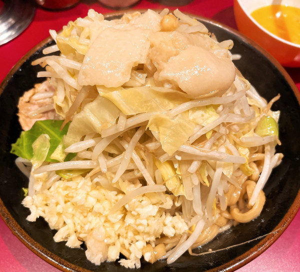 「アブラーメン豚2枚ニンニクアブラ+生卵」@ラーメン二郎 荻窪店の写真
