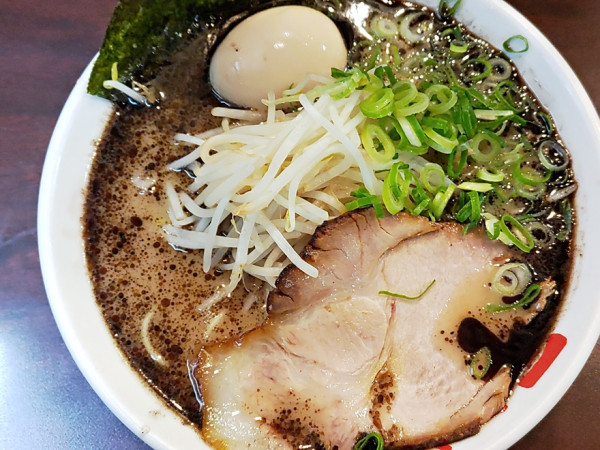 「らーめん＋味付玉子」@なんつッ亭 参 川崎店の写真