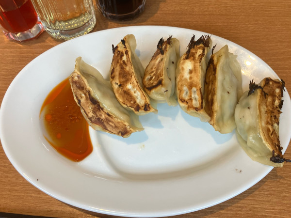 「餃子340円他」@町中華 トナリ飯店の写真