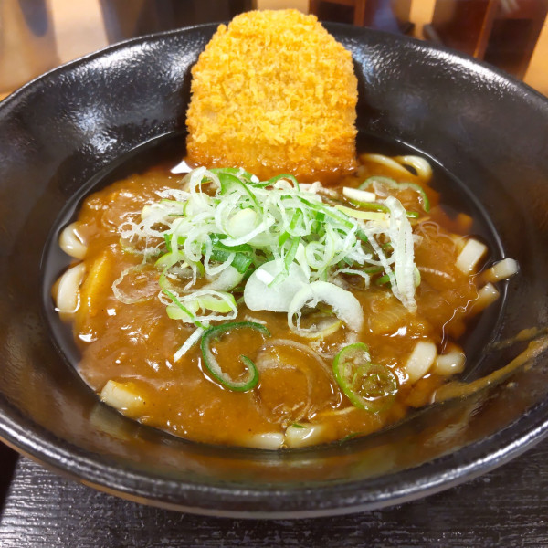 「カレーうどん（￥550）＋コロッケ（クーポン）」@ゆで太郎 蒲田中央通り店の写真