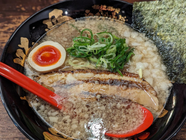 「豚ガラ中華蕎麦」@極濃豚骨 らーめん小僧の写真