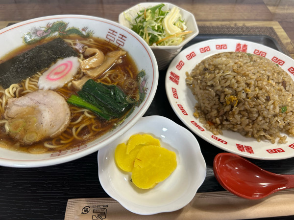 「【1日10食限定】ラーメン、チャーハンセット1000円」@うさぎ食堂の写真