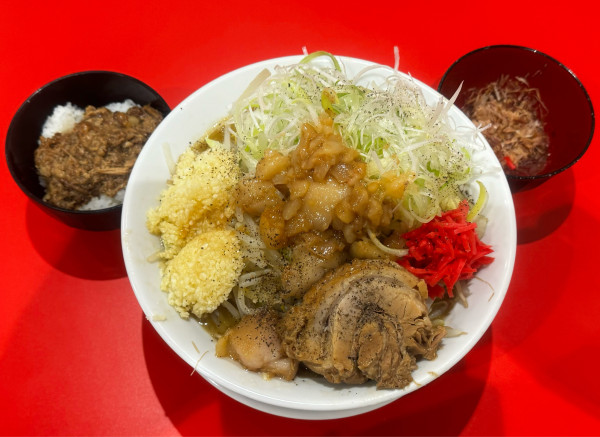 「ラーメン➕ねぎ➕節玉➕肉カスライス」@ラーメン ノックアウトの写真