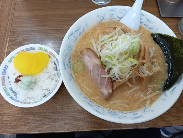 「味噌󠄀ラーメン+小ライス(¥900+サービス）」@北海道ラーメン来々軒 本店の写真