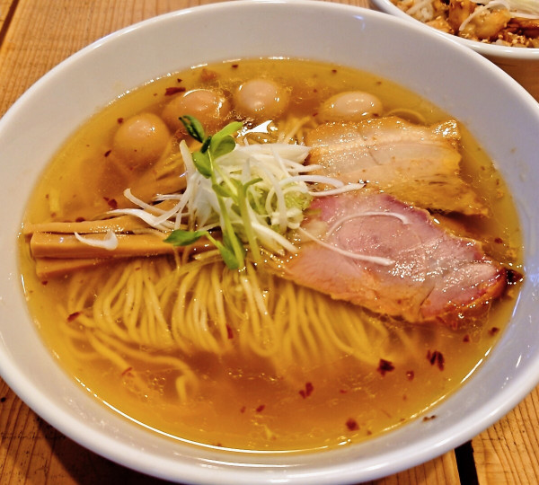 「潮ソバ＋うずらの味玉＋チャーシューごはん」@The Noodles & Saloon Kiriyaの写真