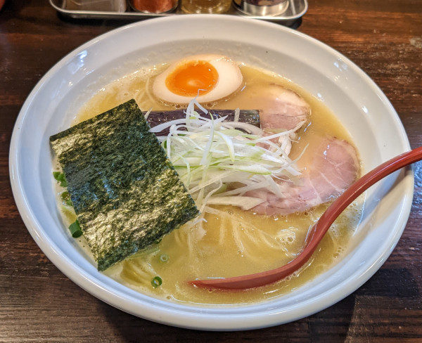 「濃厚鶏白湯らーめん」@らーめん詩の写真