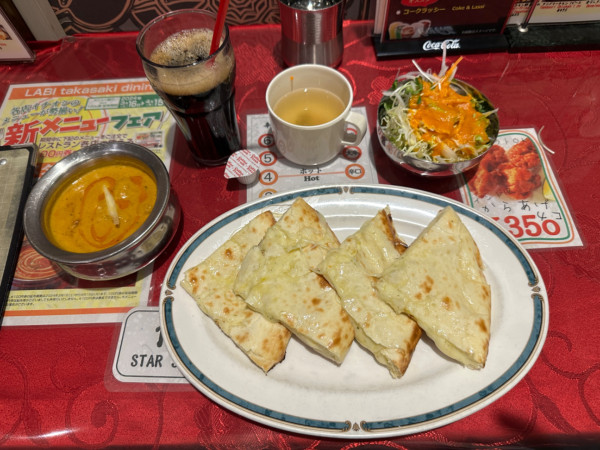 「チーズナンセット（チキンカレー・4辛・アイスコーヒー）990」@スターサンジ LABI1高崎店の写真