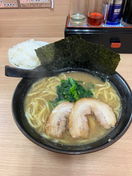「豚骨醤油ラーメン　ライス✖️3」@つけ麺 らーめん 春樹 鮫洲店の写真