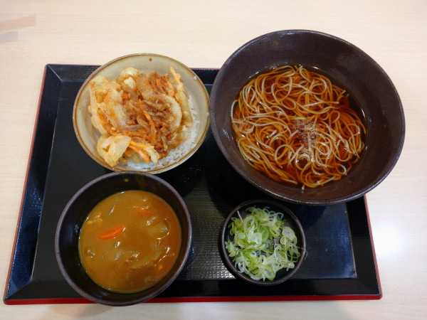 「野菜かきあげ丼セット（480円）＋カレールー（クーポン利用）」@ゆで太郎 船橋南口店の写真