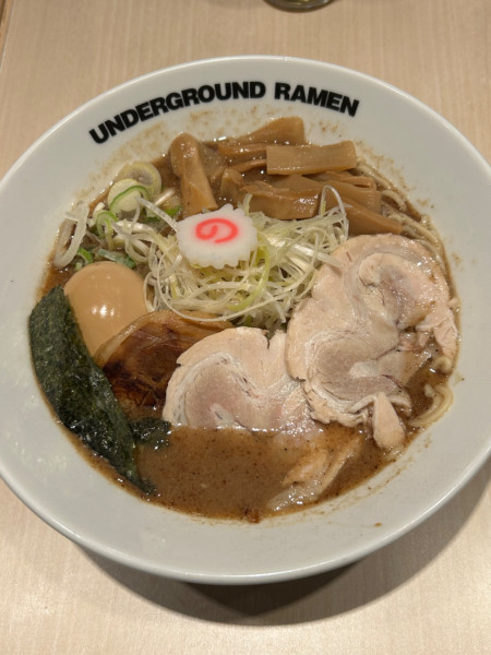 「特性らーめん（濃厚）」@UNDERGROUND RAMEN 頑者 コクーンシティさいたま新都心店の写真