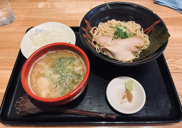 「つけ麺（120g￥840）＋タマネギ（￥120）」@麺処 むささんじんの写真