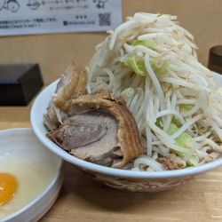 小ブタ2枚　トッピング生玉子