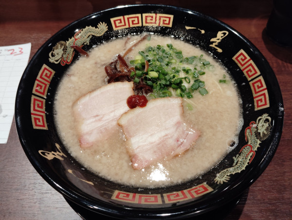 「豚骨ラーメン　　　　850円」@博多 一星 霞が関店の写真