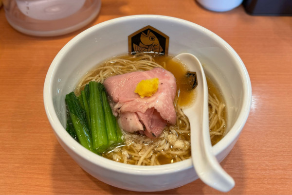 「しょうゆ真鯛らーめん ¥980」@真鯛らーめん 麺魚 新橋店の写真