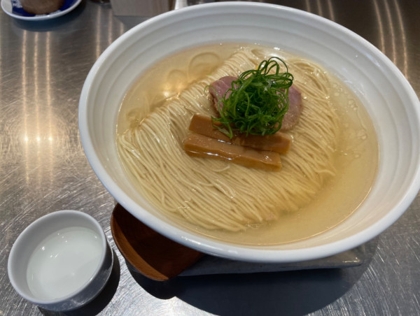 「豚塩煮干しそば（限定メニュー）」@中華そば まるじの写真