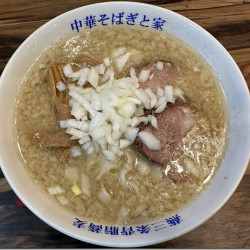 背脂煮干しそば（麺普通・背脂多め・玉ねぎ多め：950円）