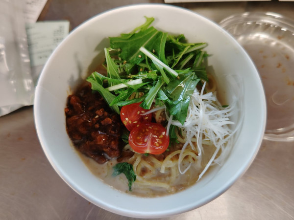 「ごま豆乳冷やしラーメン」@エルズキッチン セントラルの写真