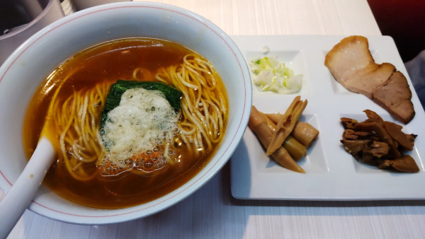 「本枯れ中華そば」@本枯中華そば 魚雷の写真