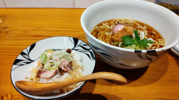 「ラーメン大盛、肉ご飯のセット」@らーめん かねかつの写真