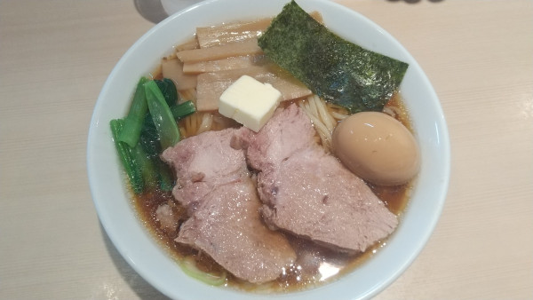 「らーめん、バター、チャーシュー1枚、味玉」@らあめん 満家の写真