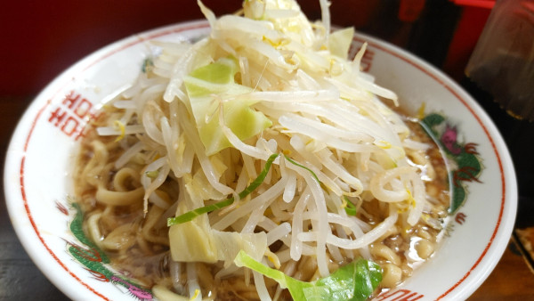 「ラーメン(ヤサイポン酢)￥850」@ザ・ラーメンスモールアックスの写真