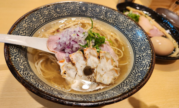 「特製ずわい蟹中華そば」@鴨と蟹 中華そば 勢 経堂店の写真