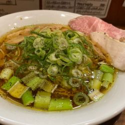 黒胡椒とたっぷりネギの中華そば