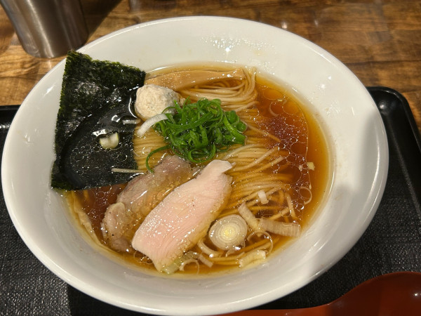 「黒薩摩醤油1000円」@特級鶏蕎麦 龍介 PLAY atre TSUCHIURA店の写真