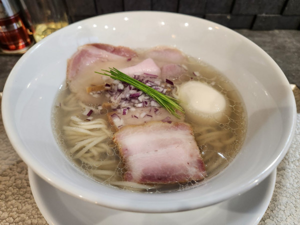 「中華蕎麦〈塩〉上」@宍道湖しじみ中華蕎麦 琥珀 池袋店の写真