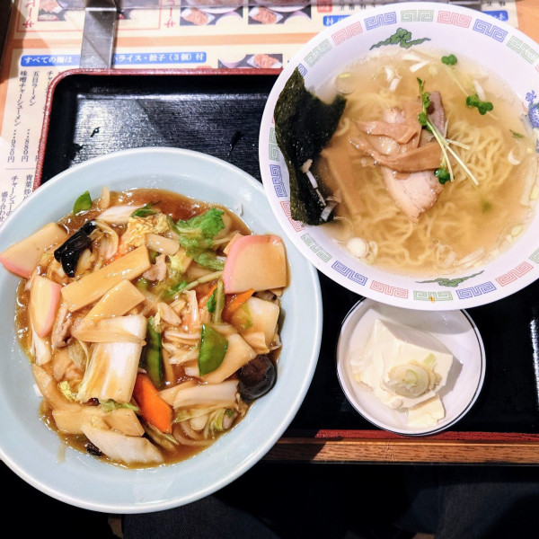 「半塩ラーメン・中華丼セット」@謝謝ラーメンの写真