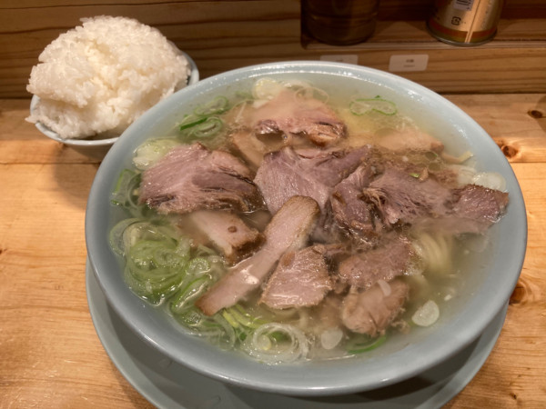 「塩チャーシューメン1050円+ライス」@なおちゃんラーメンの写真