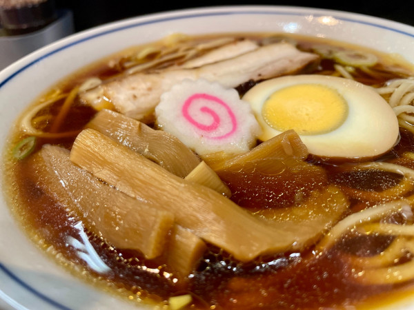 「サッポロ赤星 ＋ チャーシュー皿 → ラーメン」@中華そば 下連雀の写真