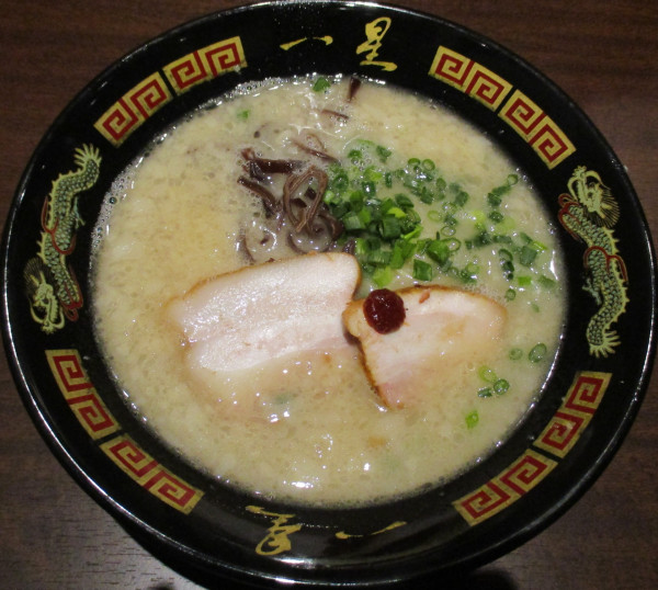「豚骨らーめん（麺ヤワ）850円」@博多 一星 霞が関店の写真