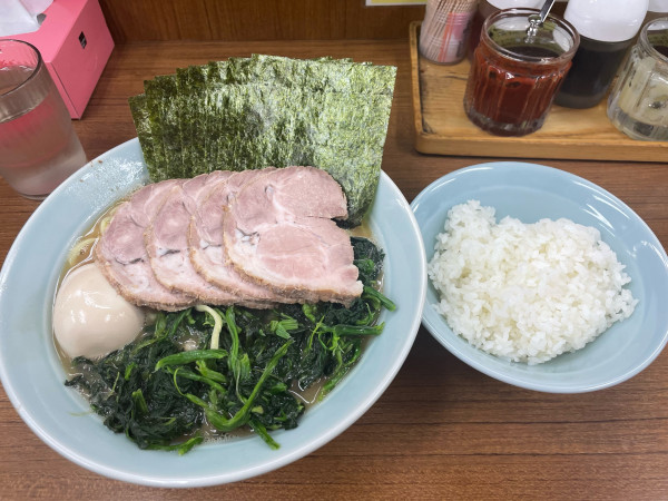「極ラーメン（中：麺かため・脂少なめ）」@横浜ラーメン 武蔵家 北千住店の写真
