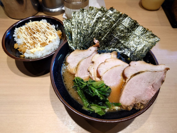 「チャーシューメン硬め多め高級のりライス」@輝道家直系 皇綱家の写真