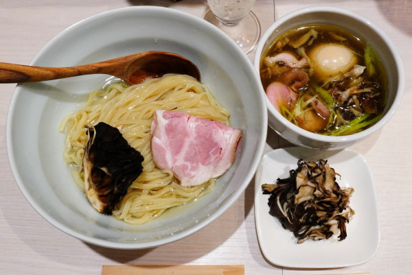 「黒舞茸と近江黒鶏の昆布水つけ麺＋大黒舞茸＋味玉＋生ビール」@柳麺 呉田-goden-の写真