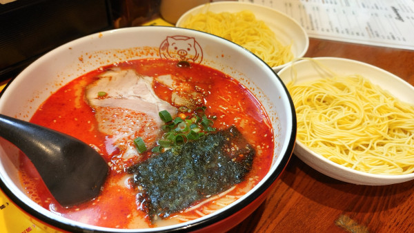 「赤博多ラーメン・替玉✘2・セットチャーハン ¥1,300」@博多ラーメン 長浜や 本郷店の写真