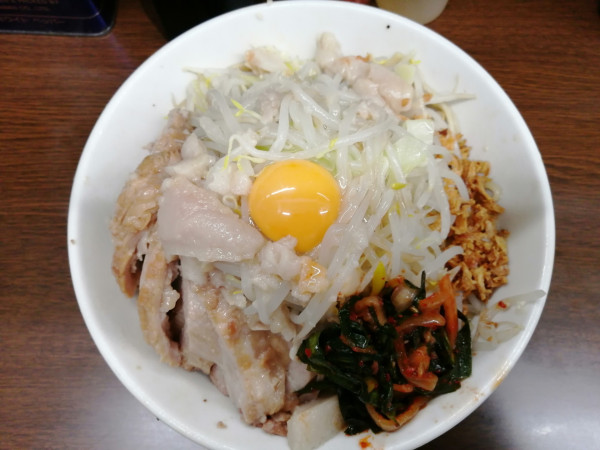 「小ぶた汁なし＋ニラキムチ」@ラーメン二郎 横浜関内店の写真