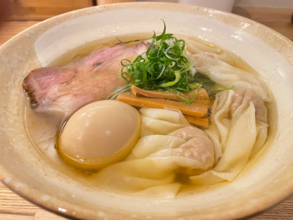 「肉ワンタン麺 白＋味玉（1250円）」@DURAMENTEIの写真