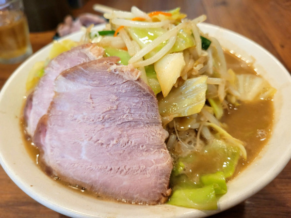 「濃菜麺野菜大盛+生ニンニク+はしっこチャーシュー」@濃菜麺 井の庄の写真